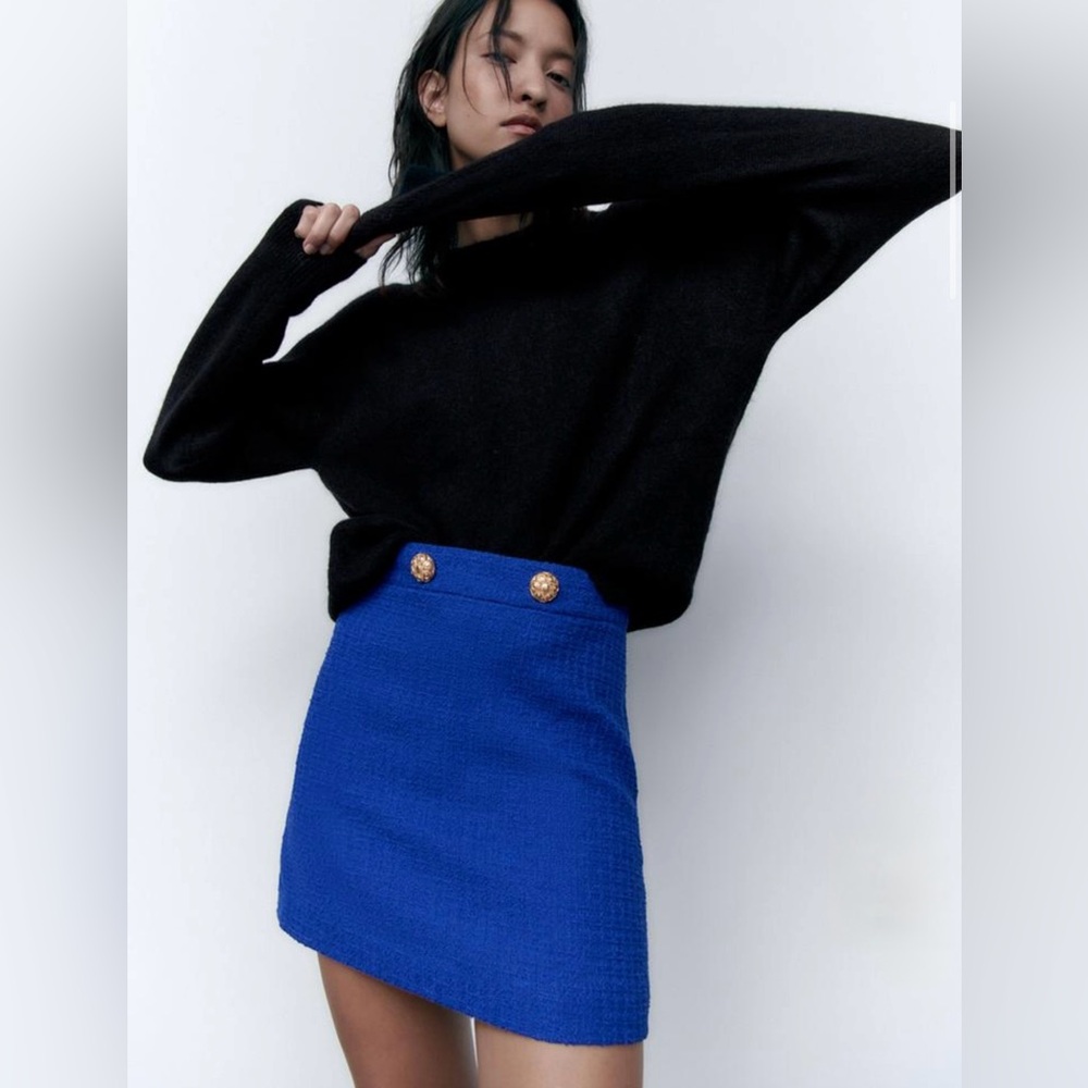 NEW - TEXTURED MINI SKIRT